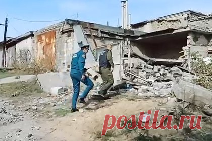 Россиянина насмерть задавило бетонной плитой после взрыва в гаражном кооперативе. В гаражном кооперативе «Лада» в Волгограде произошел взрыв, погиб один человек. Об этом сообщили оперативные службы, пишет v1.ru. Предварительно, кооператив, где произошел взрыв, располагается в поселке Селезневка на улице Привокзальной. Взрыв повредил несколько гаражей.