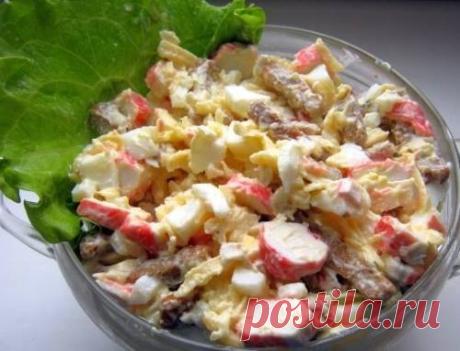 Салат с сыром, сухариками и крабовыми палочками – рецепт с фото / Простые рецепты