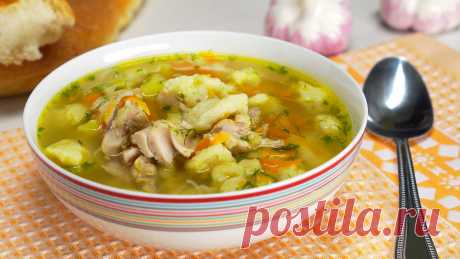 Куриный суп с клецками.  Рецепт от Всегда Вкусно! Куриный суп с нежными клецками готовится быстро. Для приготовления супа с клецками используются доступные ингредиенты. Суп всегда получается аппетитным и вкусным, на радость детям и взрослым.