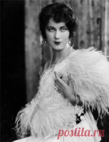Фэй Рэй (Fay Wray)
- 15 сентября, 1907 • 8 августа 2004