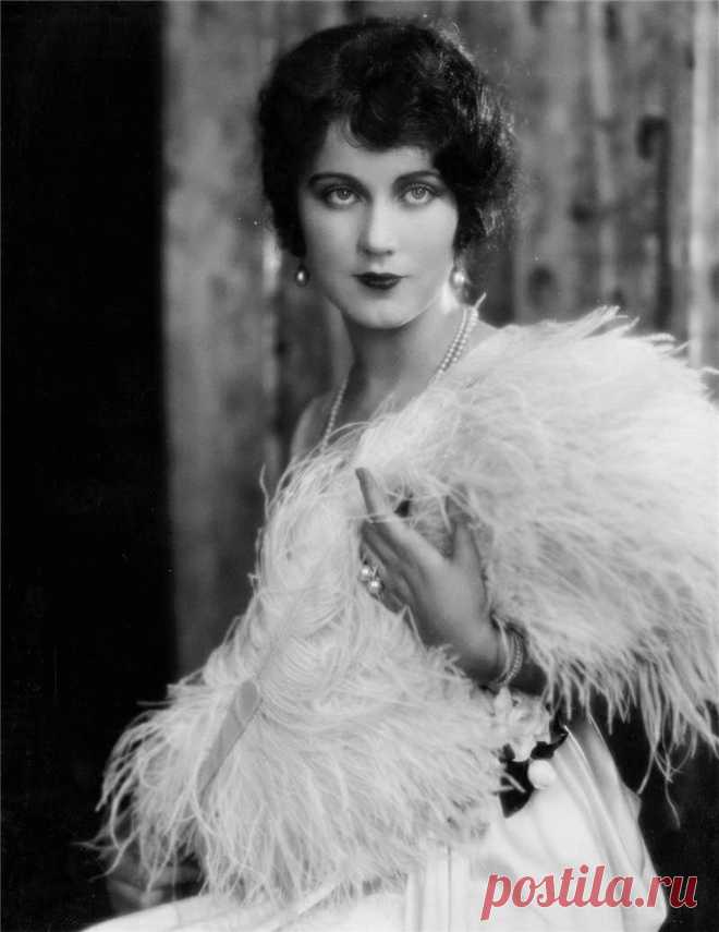 Фэй Рэй (Fay Wray)
- 15 сентября, 1907 • 8 августа 2004