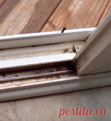 Быстрый способ помыть оконные рамы и системы раздвижных дверей Помыть стекла без разводов довольно легко, ведь на рынке сейчас представлено уйма чистящих средств, да и народных способов есть очень много. А вот грязь и пыль, которые накапливаются на оконных рамах, очистить достаточно сложно, поскольку эти места труднодоступны.