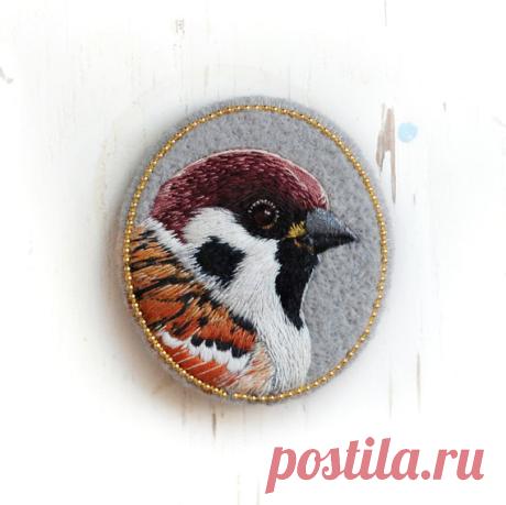 sparrow . bird . brooch . handmade . felt . needle от cOnieco