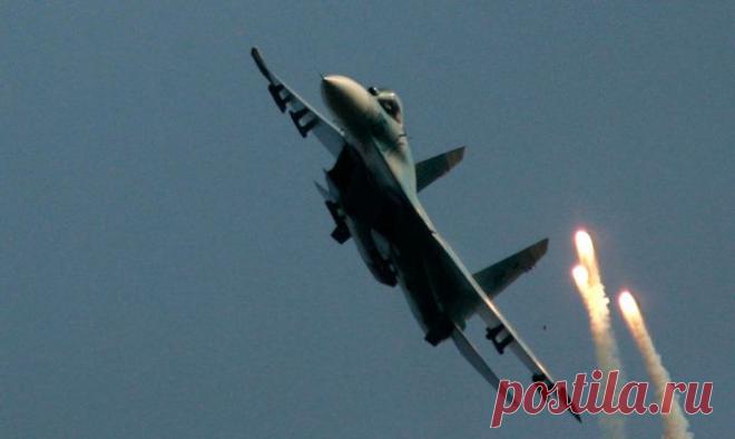 Су-27 "наехал" на американский самолет-разведчик - Новости Политики - Новости Mail.Ru