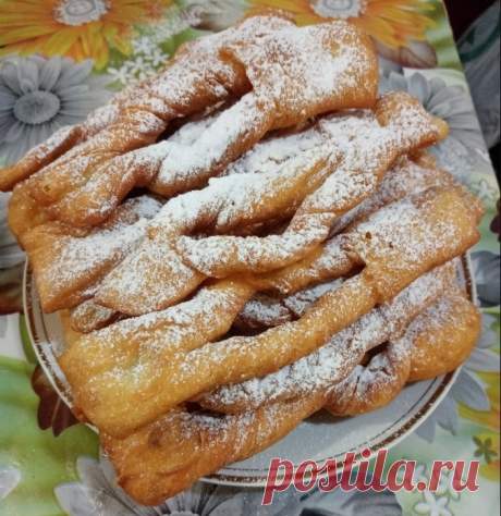 Таратушки на кефире🤤
Вот сюда вступайте, обязательно! https://ok.ru/group/51905364361383
Наши подписчики ежедневно готовят море вкусностей Это аппетитное фото невозможно было оставить без внимания Для тех, кто не смотрит вечерние посты ловите вкусняшку в ленту!

Смешать 1 стакан кефира +1 яйцо + 3 ст. ложки сахара, 2 ст. ложки растительного масла + 0,5 ч ложки соли + 0,5 ч. ложки соды +пакетик ванильного сахара и 3 стакана муки (с небольшим у меня вышло) замесить тесто, ч...