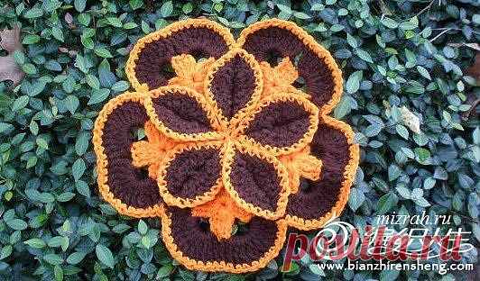 Прихватка с объемным цветком крючком. Мастер-класс.