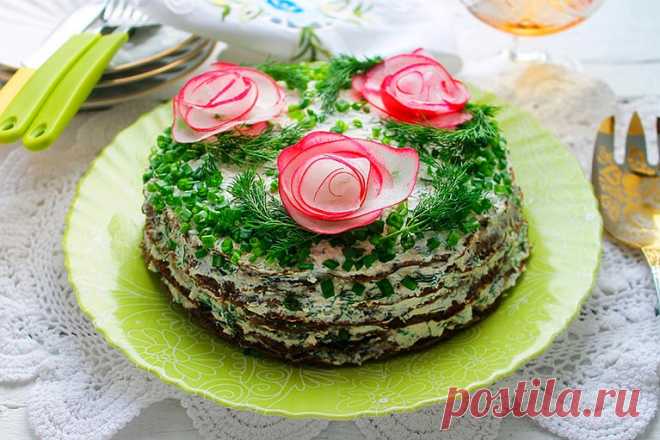 ПЕЧЁНОЧНЫЙ торт с ТВОРОЖНЫМ кремом — вкусный и легкий, ни грамма майонеза Печёночный торт с творожным кремом, пожалуй, самый низкокалорийный из всех печёночных тортов. Ведь в его составе нет ни грамма майонеза. Нежнейший крем приготовлен из творога и сметаны. Чеснок...