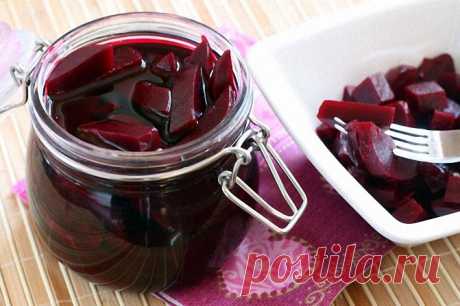 Маринованная свекла – полезно, вкусно и удобно! Для маринования нам понадобится:Свекла – 500 граммЛук репчатый – одна крупная головка, примерно 150 граммВода – 0,4 литраУксус (лучше всего взять уксус 6% винный, или яблочный.) - 150 граммСоль – 1 столовая ложкаСахар – 5 столовых ложекЧерный перец – 5 – 7 горошин Душистый перец – 3 – 4...