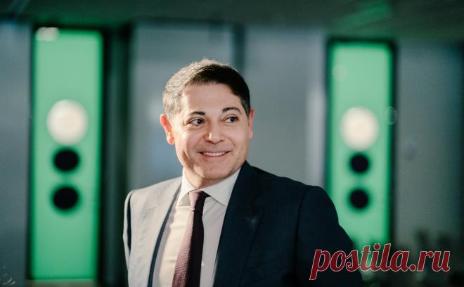 Глава «МегаФона» — РБК: «Берешь веревочку и тащишь баржу против течения». В июле «МегаФон» возглавил Хачатур Помбухчан. В своем первом после назначения интервью он рассказал об условиях возвращения компании на биржу, потере «философии лидера» и роли акционеров в управлении