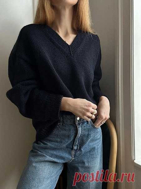 Пост на стене Sweater no. ⚡30 V-Neck с⚡плечами-погонами, вязаный спицами сверху.Свитер № 30 с V-образным вырезом — это оверсайз-модель с V-образным вырезом горловины, плечами погон и выразительными деталями. Спинка и кокетка формируются укороченными рядами для идеальной посадки. Рукава широкие в верхней части и сужаются к манжетам. Свитер унисекс и подходит для любого пола. Модель вяжется сверху вниз, что позволяет примерять её в процессе работы и корректир...