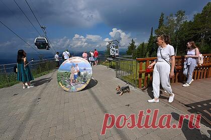 Назван топ направлений для желающих отдохнуть с выгодой россиян. В первые дни после старта осеннего этапа туристического кешбэка акцией воспользовались около 100 тысяч человек. Так, самыми популярными направлениями для туров с кешбэком стали Сочи, Краснодарский край, Кавказские Минеральные Воды, Подмосковье, Казань, Алтай, Дагестан, Калининград, Крым и Башкирия.