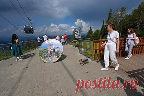 Назван топ направлений для желающих отдохнуть с выгодой россиян. В первые дни после старта осеннего этапа туристического кешбэка акцией воспользовались около 100 тысяч человек. Так, самыми популярными направлениями для туров с кешбэком стали Сочи, Краснодарский край, Кавказские Минеральные Воды, Подмосковье, Казань, Алтай, Дагестан, Калининград, Крым и Башкирия.