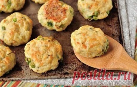 Рыбные котлетки с зеленым горошком - идеальный ужин для любимых! Рыба – для похудения особо ценный источник белка, который обогащен незаменимыми жирными кислотами и рядом важных минералов – йодом, цинком, фосфором.