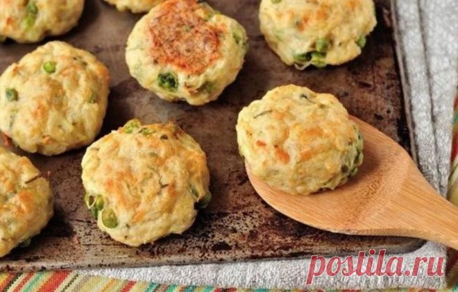 Рыбные котлетки с зеленым горошком - идеальный ужин для любимых! Рыба – для похудения особо ценный источник белка, который обогащен незаменимыми жирными кислотами и рядом важных минералов – йодом, цинком, фосфором.