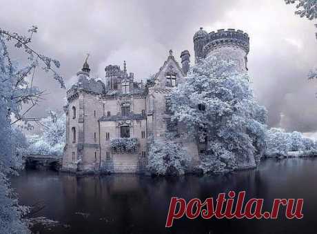Замок Mothe Chandeniers, Франция