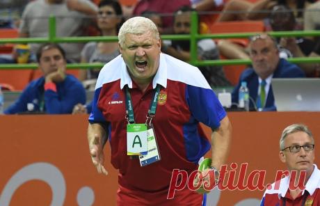 Женская сборная России по гандболу завоевала золотые медали Олимпийских игр, в финале обыграв команду Франции со счетом 22:19. Россиянки не потерпели на олимпийском турнире ни одного поражения. Главный тренер женской сборной России по гандболу Евгений Трефилов. © EPA/MARIJAN MURAT, архив. Подробнее на ТАСС: https://tass.ru/sport/3554283  |  ТАСС: Спорт - Глава ОКР назвал тренера российских гандболисток Евгения Трефилова гениальным специалистом