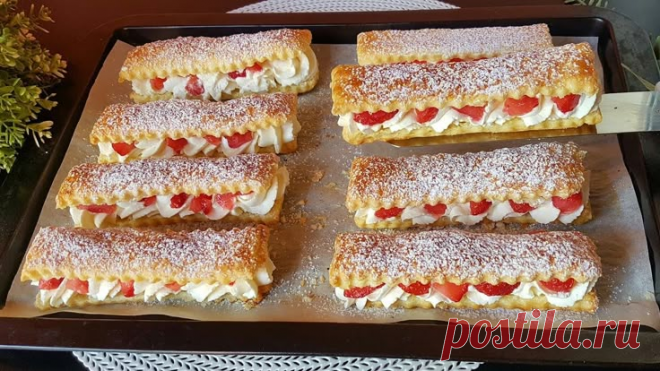 Вы будете делать этот десерт к каждому вашему празднику!
Слоеное тесто нарезать полосками и выпечь в духовке при 160 градусах 15-20 минут.
Остудить и разделить на две части
Для крема:
200 мл подслащенных взбитых сливок (можно из баллончика)
125 гр. сыра маскарпоне или любого другого творожного
3 столовые ложки сахарной пудры