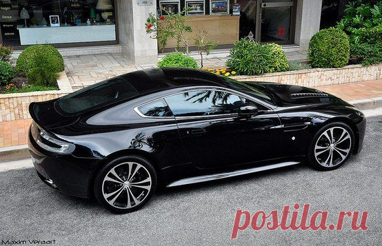 Aston Martin V12 Vantage Carbon Black Edition / Только машины