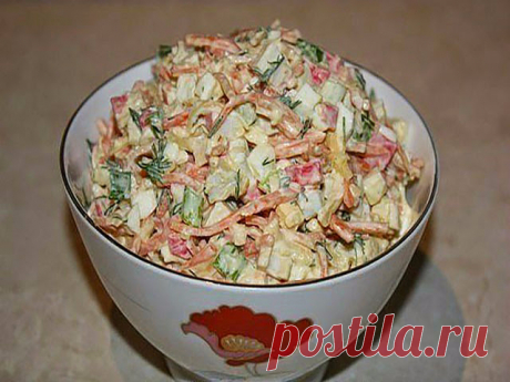 Простой и вкусный салат с крабовыми палочками и корейской морковкой.