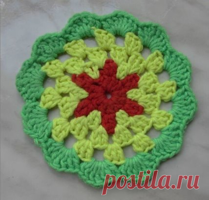 Салфетка крючком «Поставка для чашки»
схема по ссылке:       http://povjazem.ru/vyazanie-dlya-doma/salfetki-skatert/salfetka-kryuchkom-postavka-dlya-chashki