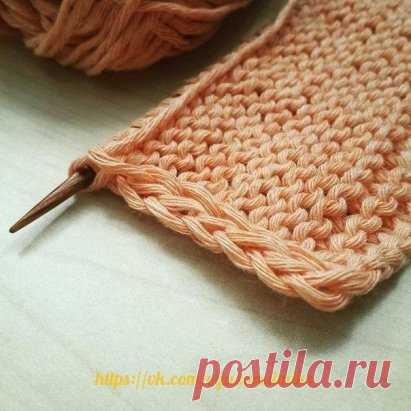 Как сделать край с красивой цепочкой
Набираем нужные для узора петли и плюс 4 для кромочных (обычно 2). 
- В лицевом ряду первую петлю снимаем, вторую вяжем лицевой, далее петли узора. Когда доходим до конца ряда, предпоследнюю петлю снимаем как лицевую (нить за работой), а последнюю вяжем изнаночной. 
- Переворачиваем работу и изнаночные ряды вяжем так: первую петлю снимаем, а вторую вяжем изнаночной (за счет того, что в лицевом ряду мы эту петлю сняли, она получается вытянутой и красиво ложит