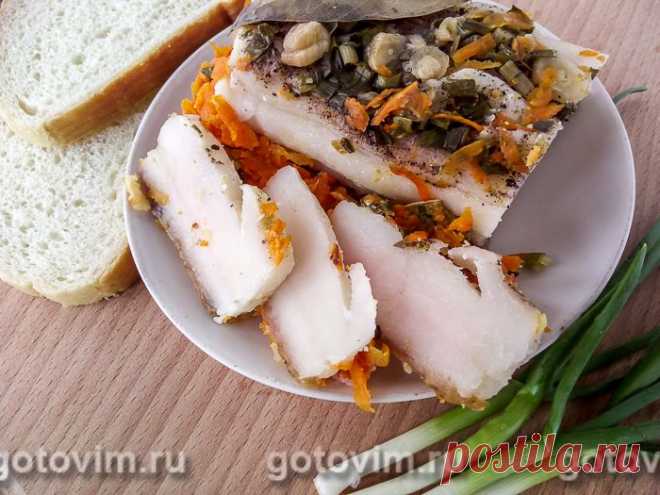 Сало в мультиварке с молодым чесноком . Рецепт с фото Рецепт вкусного ароматного сала для мультиварки, поможет приготовить отличную закуску к праздничному столу. Сало с молодым чесноком нарезают тонкими ломтиками и подают с черным хлебом. Для длительного хранения его заворачивают в пергаментную бумагу и отправляют в морозилку.

