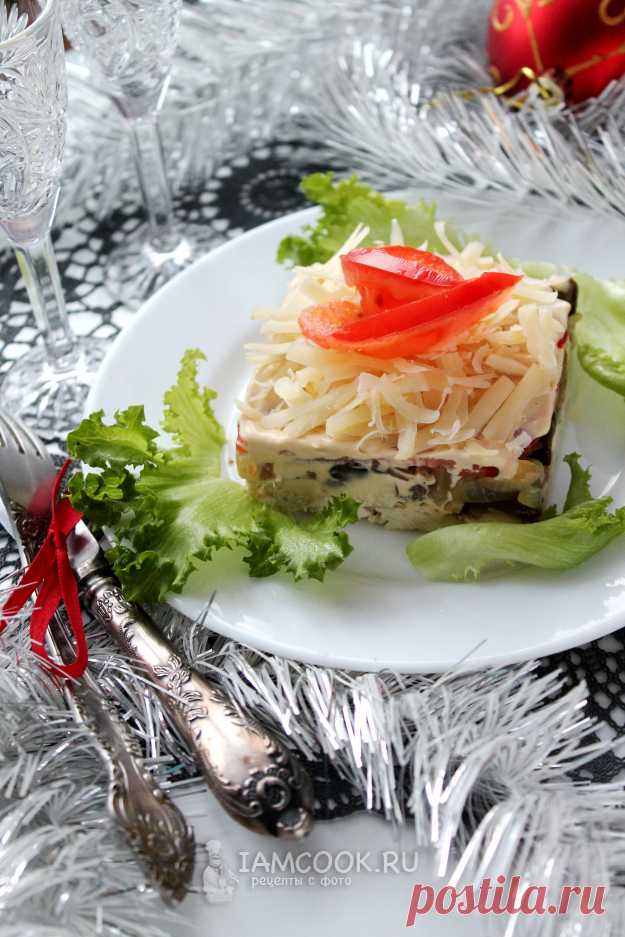 Салат «Гурман» с курицей, грибами и сыром — рецепт с фото пошагово