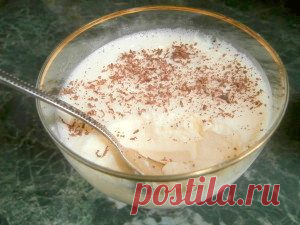 Вкусный десерт вместо пломбира! Диетический молочный десерт готовится на основе кефира, всегда получается вкусным и напоминает пломбир. Он создаст праздник для маленьких и взрослых.
