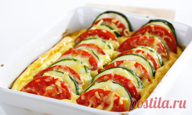 Кабачки в духовке: яркое и вкусное блюдо Делимся с вами рецептом приготовления кабачков для легкого и полезного ужина. Спойлер: будет очень вкусно! Ингредиенты Кабачок — 1 шт. Лук репчатый — 1 шт. Морковь — 1 шт. Сыр — 70 г Соль, перец — по вкусу Растительное масло — 2-3 ст. л. Специи — по желанию Способ приготовления Очистите кабачок от кожуры. Натрите его на крупной терке. Очистите лук и морковь. Нарежьте их кубиками. Разогрейте сковороду с небольшим количеством растительного масла. Обжарьте…