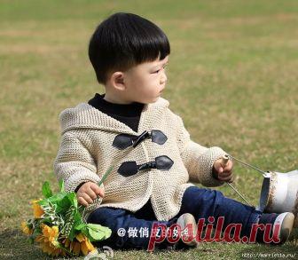 Курточка с капюшоном спицами для малыша