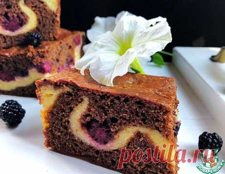 Шоколадный пирог с ежевикой и творогом – кулинарный рецепт