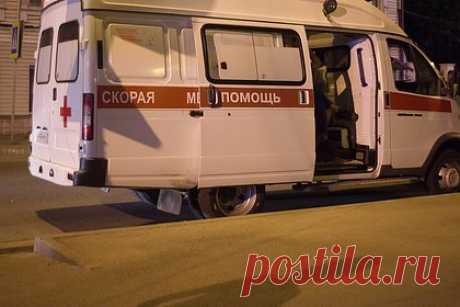 Четыре человека погибли в аварии с машиной из ЛНР на российской трассе. Ночью 24 ноября четыре человека, в том числе двое детей, погибли в столкновении легковой машины из Луганской народной республики (ЛНР) с фонарным столбом на трассе М4 «Дон» в Липецкой области. Кроме того, была госпитализирована пятилетняя девочка. Причины ДТП устанавливает полиция.