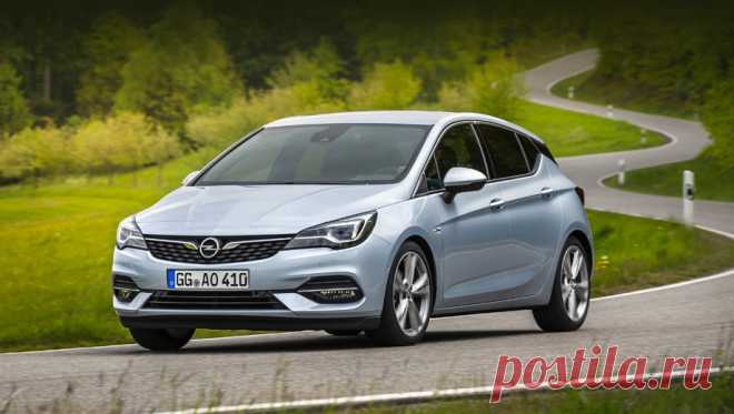 Модель Opel Astra поменяла всю свою моторную гамму Семейство Opel Astra перейдёт в новое поколение, как уже было сказано, лишь в 2021 году. Тогда модель поменяет платформу с джиэмовской D2XX на французскую