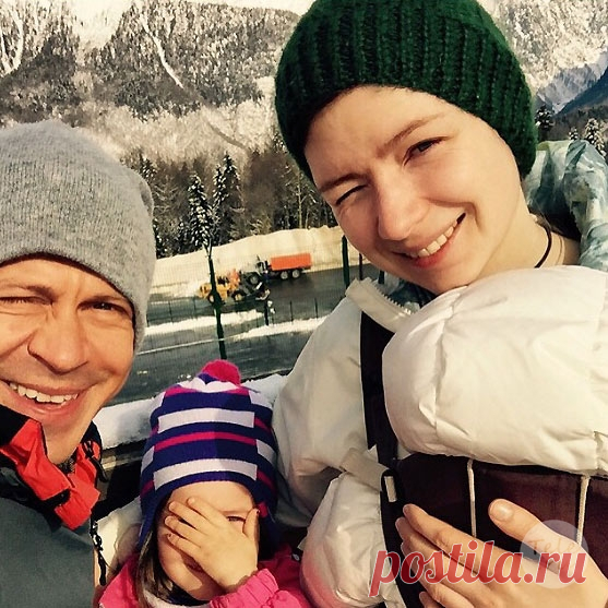 Обещать — не значит жениться: знаменитые отцы, которые боятся ЗАГСа, как огня | Милая Я Эти знаменитые мужчины обожают своих детей, но почему-то так и не женились на матерях своих отпрысков. Интересно узнать, почему? Павел Деревянко (40 лет) Павел Деревянко заслужил репутацию бабника неспроста. К своим 40 годам он так и не сделал никому предложения руки и сердца, но его возлюбленная Дарья родила ему двоих детей. Говорят, что после рождения первой дочери Павел не перестал к...