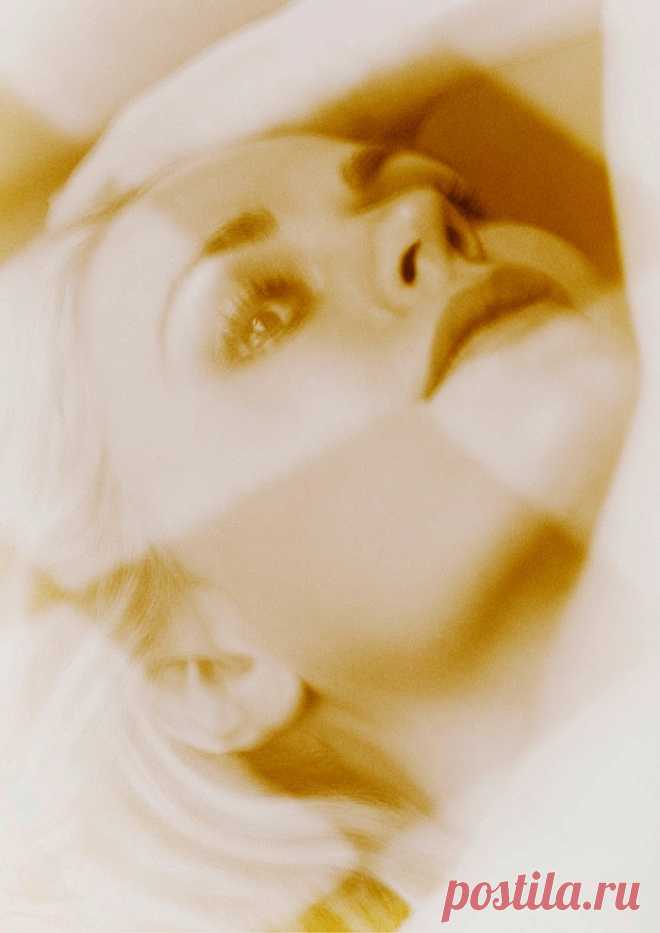 Анна Пакуин (Anna Paquin) в фотосессии Тома Мунро (Tom Munro) для журнала Vogue Italia (ноябрь 2011)