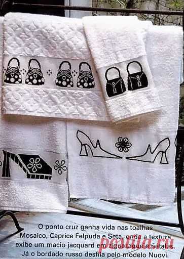 Черно-белая вышивка для банного полотенца.