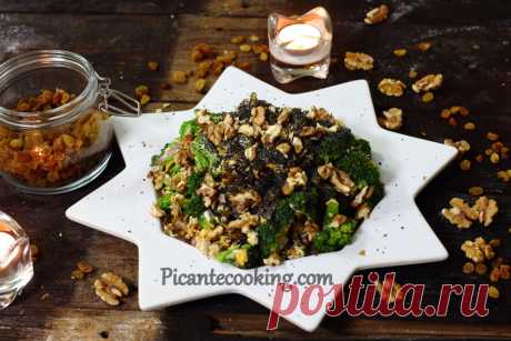 Салат з броколі, родзинками та сиром | Picantecooking