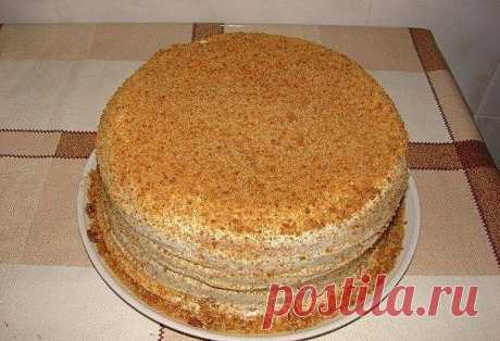 СМЕТАННИК НА СКОРУЮ РУКУ       Очень вкусный и нежный торт. Готовить его легко и быстро.
Чтобы не потерять рецепт, жмите "Класс!", а потом "поделиться". Рецепт будет на вашей стене В Одноклассники. Всё ОК!
Ингредиенты:

Сметана — 600 Грамм (250 грамм - для теста, 350 - для крема.)
Сахар — 2 Стакана (1 стакан для теста, 1 стакан для крема)
Мука — 1,5 Стакана
Сода — 2/3 Чайных ложки
Яйца — 3 Штуки
Ванильный сахар — 0,5 Чайных ложки

Приготовление:

1. Взбиваем яйца с сахаром...