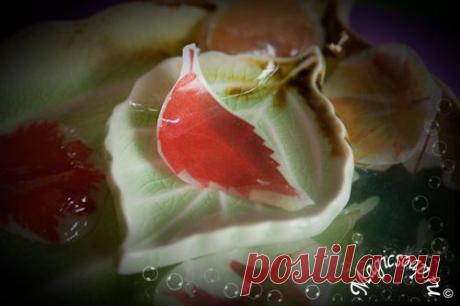 Осенние листья: подарок к дню учителя своими руками.