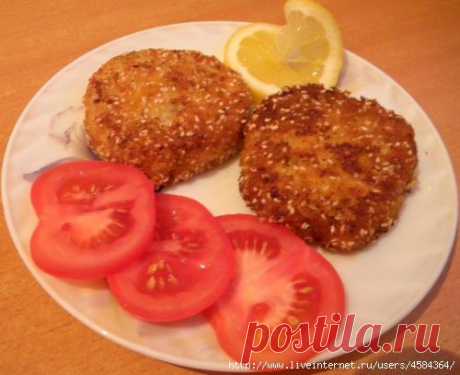 Нежные рыбные котлетки в панировке с кунжутом