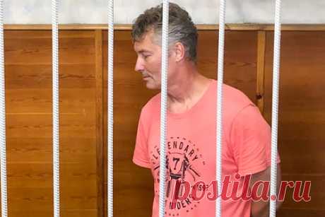 Бывшего мэра Екатеринбурга Ройзмана освободили в зале суда. Верх-Исетский районный суд Екатеринбурга постановил освободить в зале суда бывшего мэра Екатеринбурга Евгения Ройзмана, задержанного по уголовному делу о дискредитации Вооруженных сил (ВС) России. Ему избрали меру пресечения в виде запрета определенных действий, она будет действовать до 29 сентября.