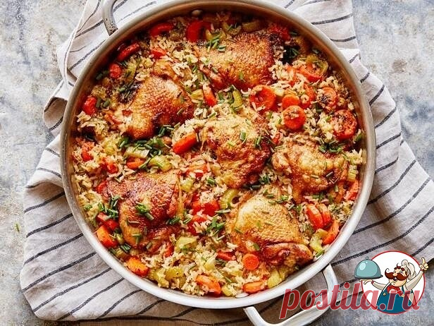 ВКУСНАЯ КУРИЦА С РИСОМ

В этом рецепте курица готовится вместе с рисом в одной сковороде. Выглядит роскошно, можно подать как на семейный ужин, так и на праздничный стол.

Ингредиенты к рецепту: 
4 - 6 шт.- куриных бёдер с кожей и костями (примерно по 170 гр. каждое) 
2 ст. л. - рапсового масла (канола) 
0,5 ч. л. - паприки
4 шт.- средняя морковь (примерно 340 гр.), нарезанные кружками толщиной 0,5 см. 
3 стебля - сельдерея (примерно 250 гр.), нарезанных ломтиками толщиной...
