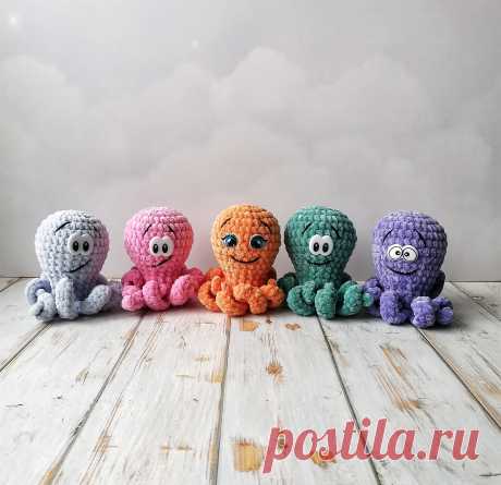 PDF Осьминог Вилли крючком. FREE crochet pattern; Аmigurumi toy patterns. Амигуруми схемы и описания на русском. Вязаные игрушки и поделки своими руками #amimore - плюшевый осьминог, маленькая осьминожка из плюшевой пряжи, осминог.