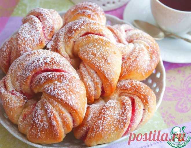 Домашние булочки с клюквенной начинкой – кулинарный рецепт