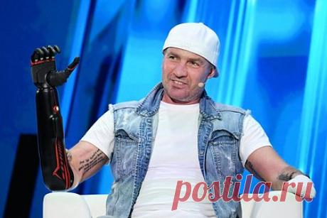 Костомаров рассказал о предстоящей операции. Олимпийский чемпион в танцах на льду Роман Костомаров рассказал о предстоящей операции. Бывший спортсмен заявил, что весной 2024 года ему предстоит пластическая операция на руке, а затем ее протезирование. «Надо следить за восстановлением и тем, чтобы подошел протез», — поделился подробностями он.