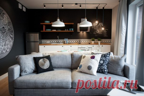 Интерьер квартиры за 10 000 $ Перед архитекторами Raca Architekci была поставлена задача по созданию современного пространства с интерьером в стиле лофт. Квартира площадью 41 кв. метр расположена в Гданьске, Польша. Бюджет проекта составил всего 10 000 $, поэтому архитекторам пришлось искать функциональные решения, чтобы подчеркнуть достоинства пространства. Интерьер выдержан в холодной гамме с оттенками от светло-серого до чёрного с синими акцентами. В интерьере доминирует кирпичная стена,…