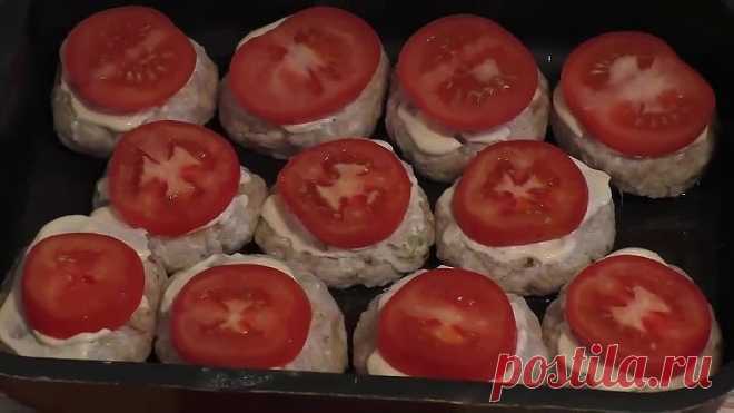 Котлеты в духовке с помидорами и сыром