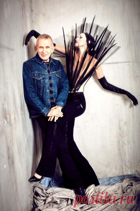 Jean-Paul Gaultier — французский модельер, во многом определивший облик высокой моды 1980-х и 1990-х годов, президент собственного модного дома и компании Jean Paul Gaultier S.A. 

В 2007 году Жан-Поль Готье был удостоен премии Fashion Group International за «слом стереотипов и стирание границ моды»

В 1970 г. в 18 лет был принят на работу в дом моды Пьера Кардена. В 1971 г. работал с Жаком Эстерелем.