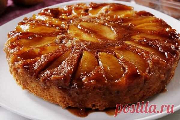 Пирог –  перевертыш с яблоками и карамельным соусом. Необычная шарлотка! Яблочный пирог – десерт, который можно готовить круглый год, ведь яблоки доступны всегда. Наверняка вам знаком рецепт традиционной шарлотки - бисквитное тесто и кусочки яблок внутри. Сегодня предлагаем вам приготовить необычную шарлотку - пирог-перевертыш с