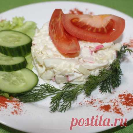 Салат из кальмаров с сыром и яйцом – самый вкусный рецепт Салат из кальмаров с сыром и яйцом с пошаговым описанием приготовления и красивой выкладке на блюдо. Советы от шеф-повара.